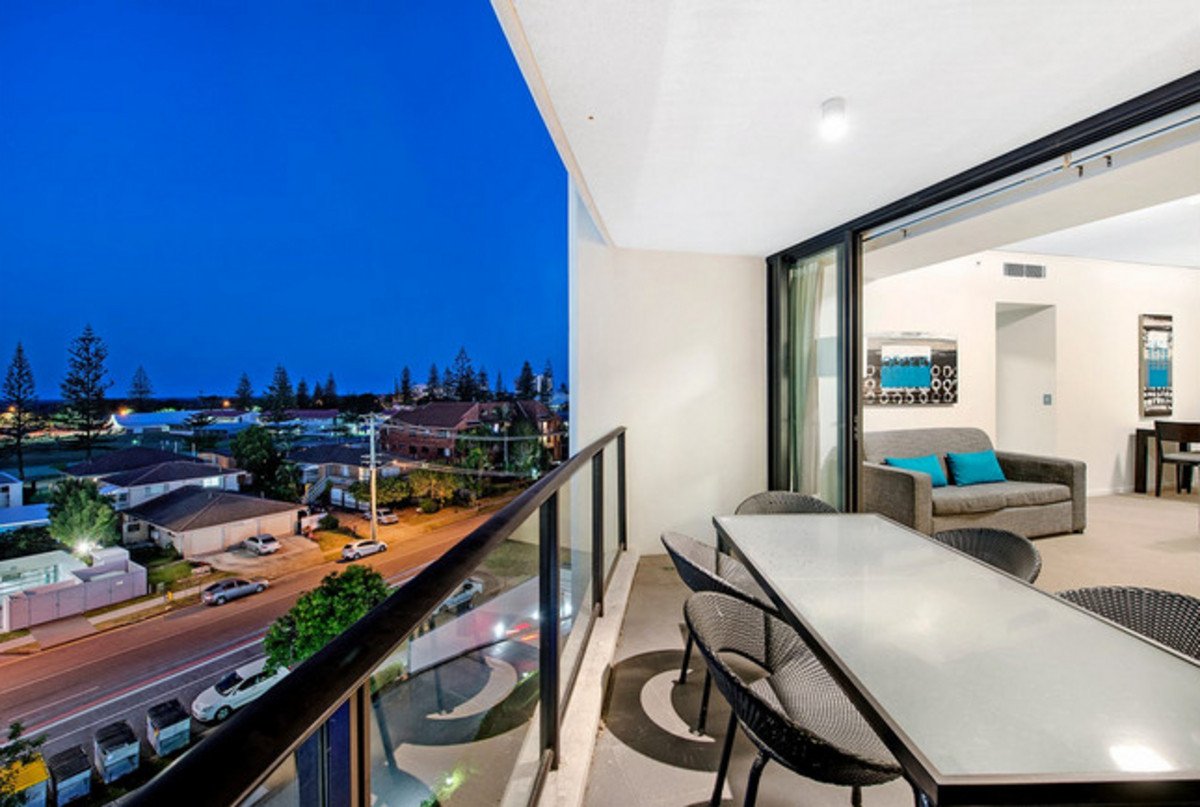 605/22 Surf Parade Broadbeach 2