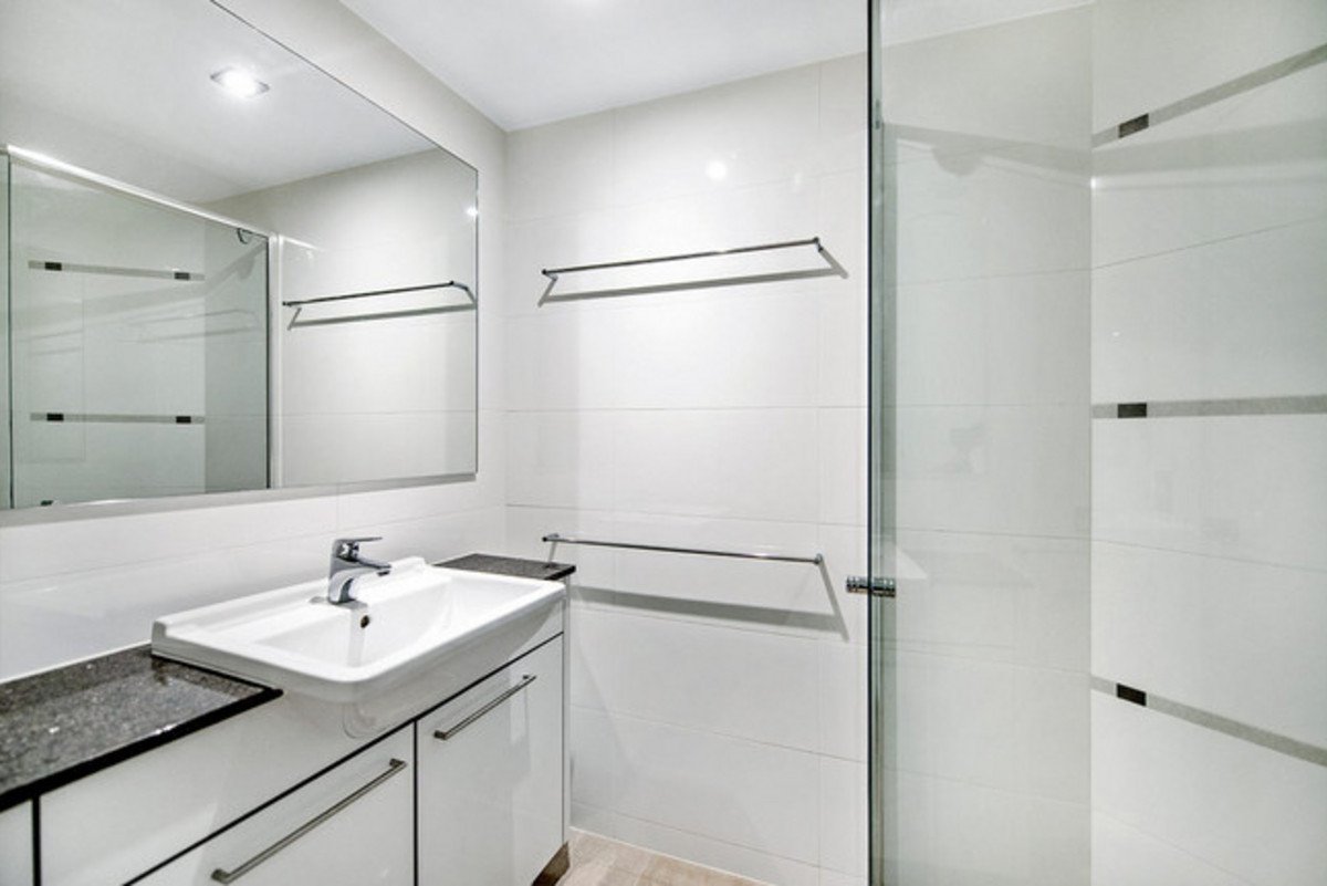 605/22 Surf Parade Broadbeach 9