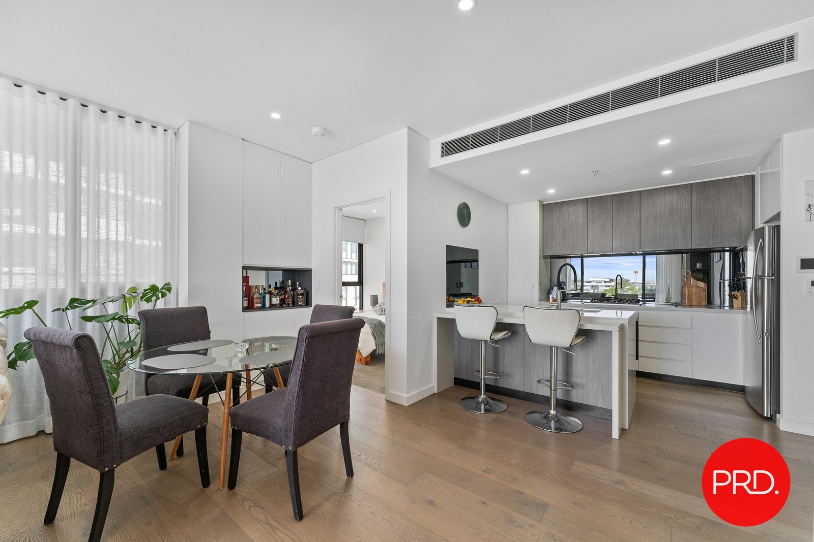 606/11 Garrigarrang Avenue KOGARAH 4