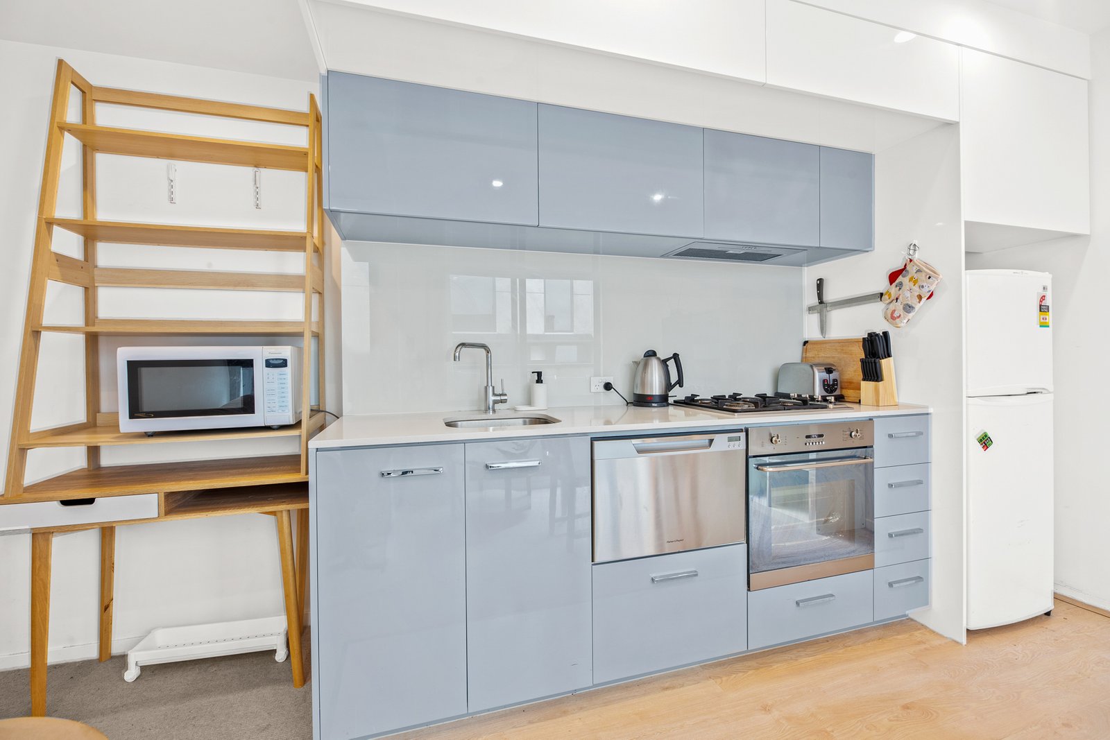 Gallery: 606/2A Clarence Street