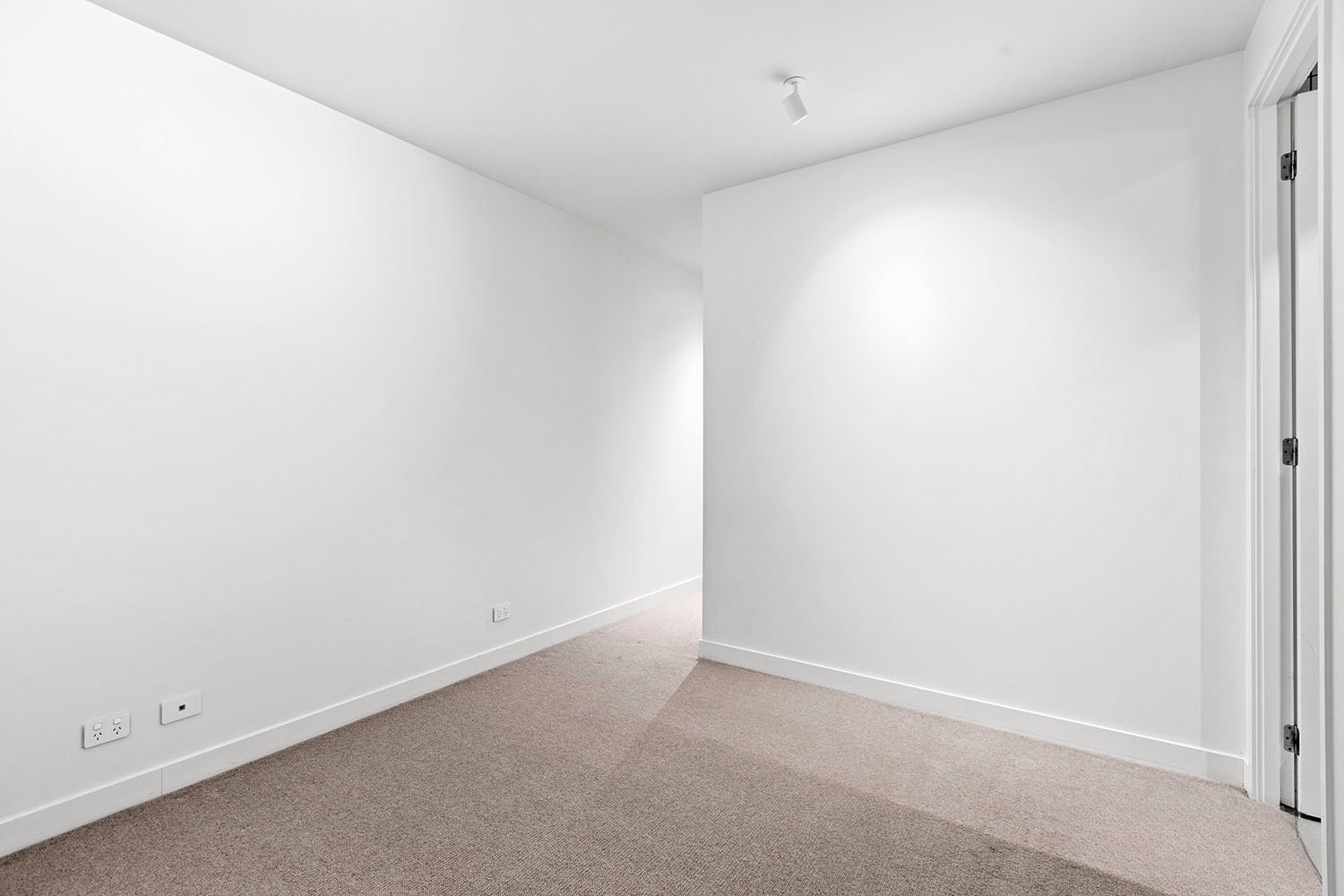 Gallery: 606/75 Palmerston Crescent
