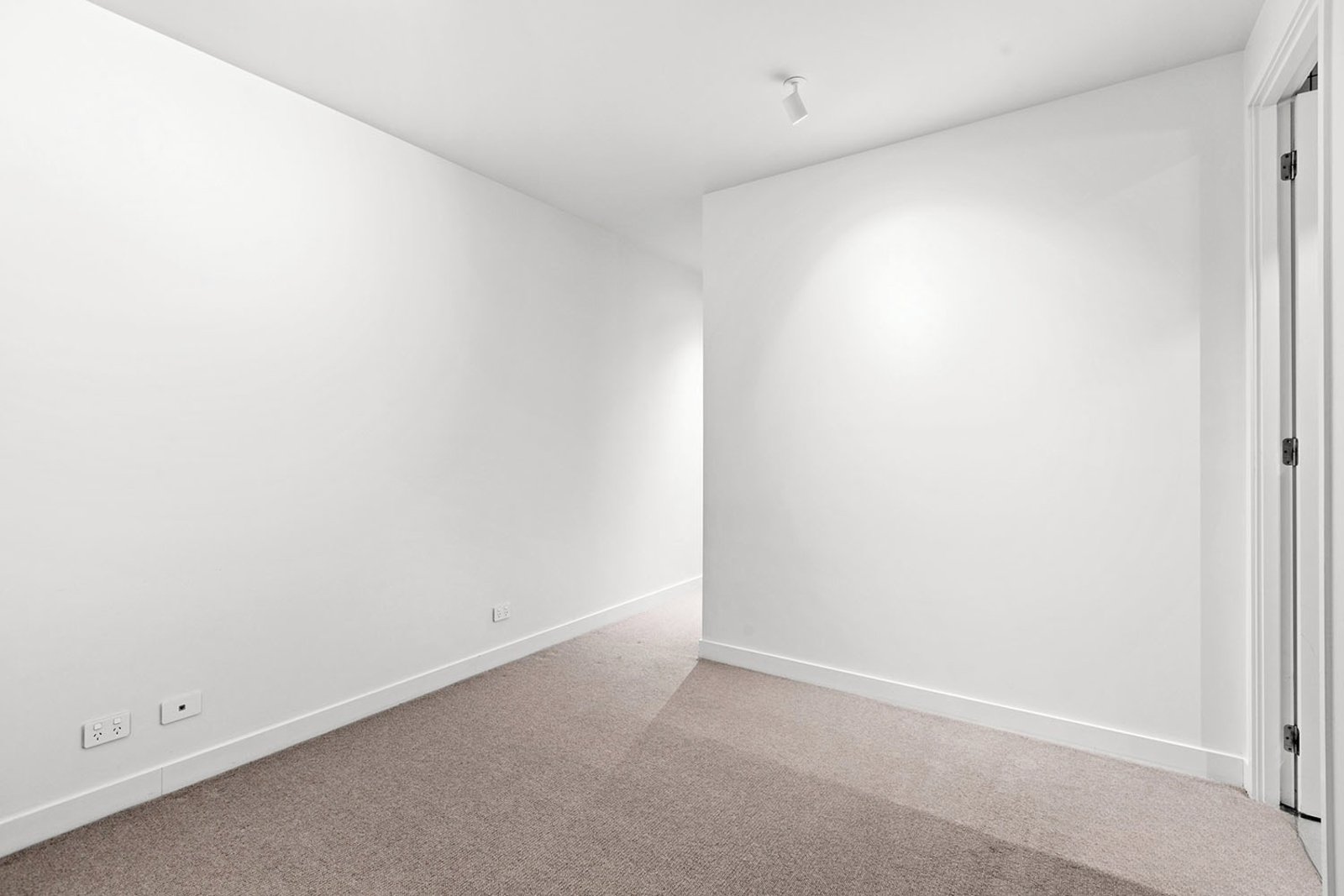 Gallery: 606/75 Palmerston Crescent