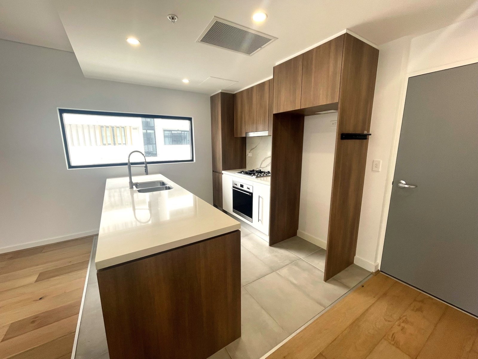 606/79 Regent Street KOGARAH 4