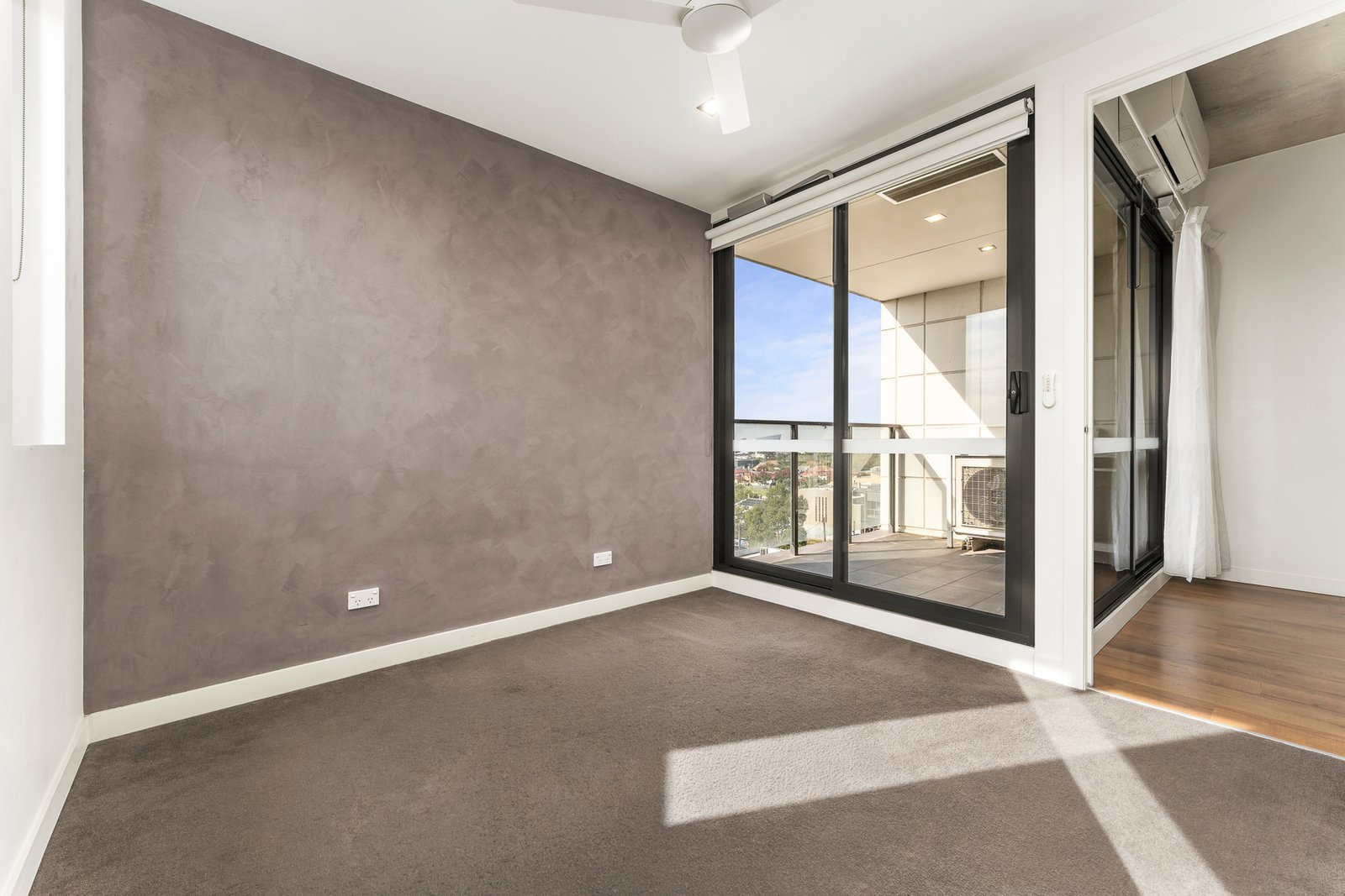 Gallery: 608/90 Buckley Street