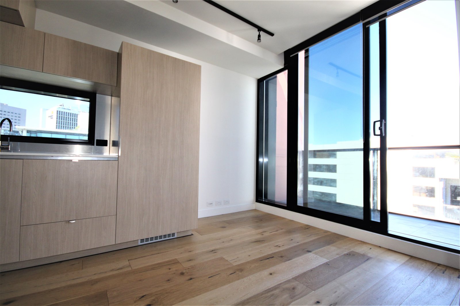 Gallery: 608/97 Palmerston Crescent