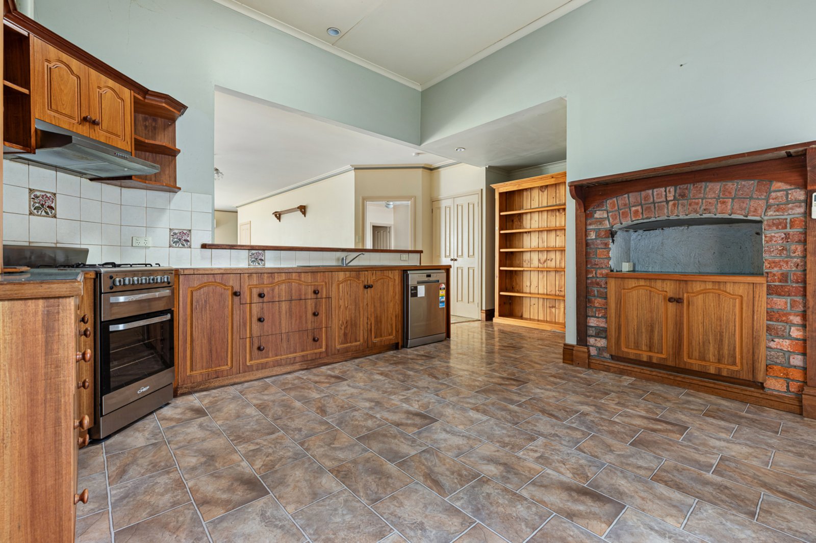 Gallery: 609 Bond Street