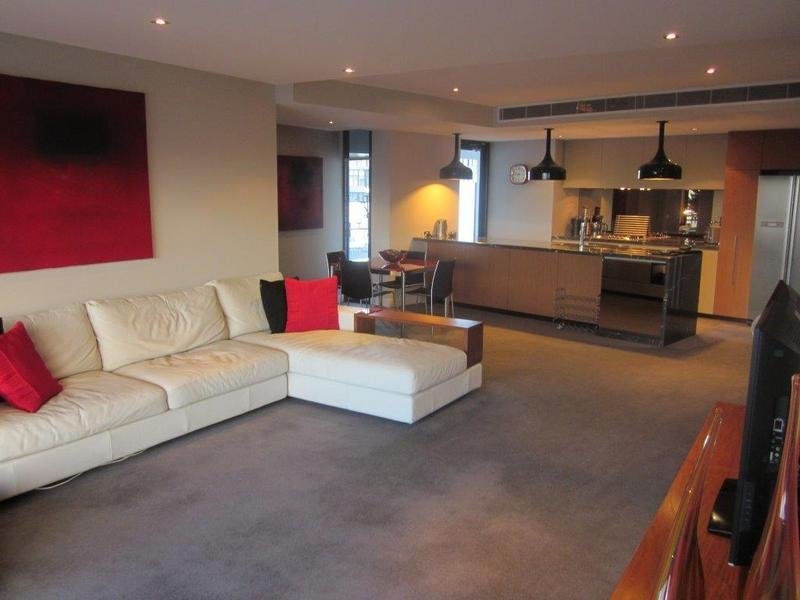 Gallery: 609/108 Bay Street