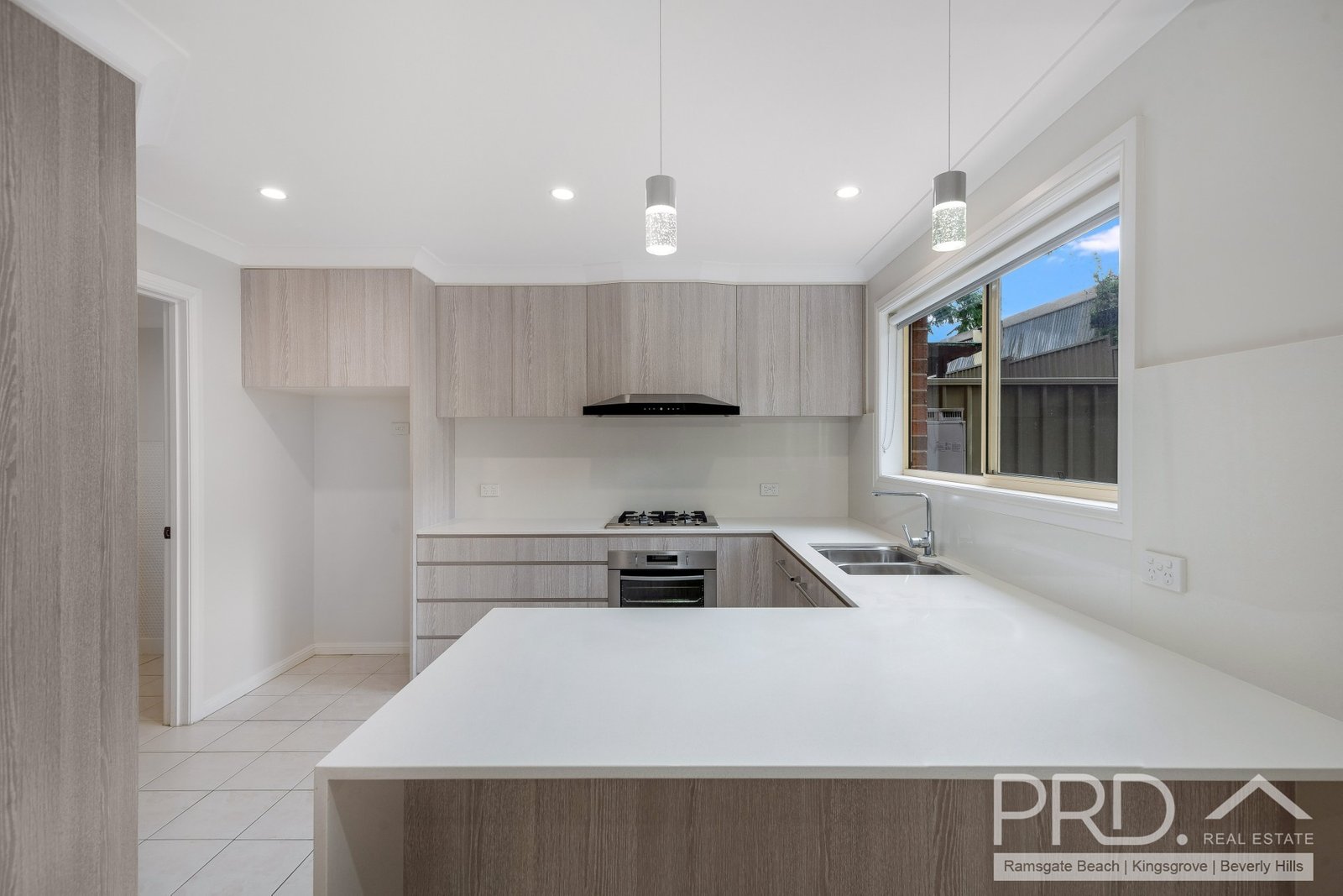 6/1-3 Mercury Street BEVERLY HILLS 2