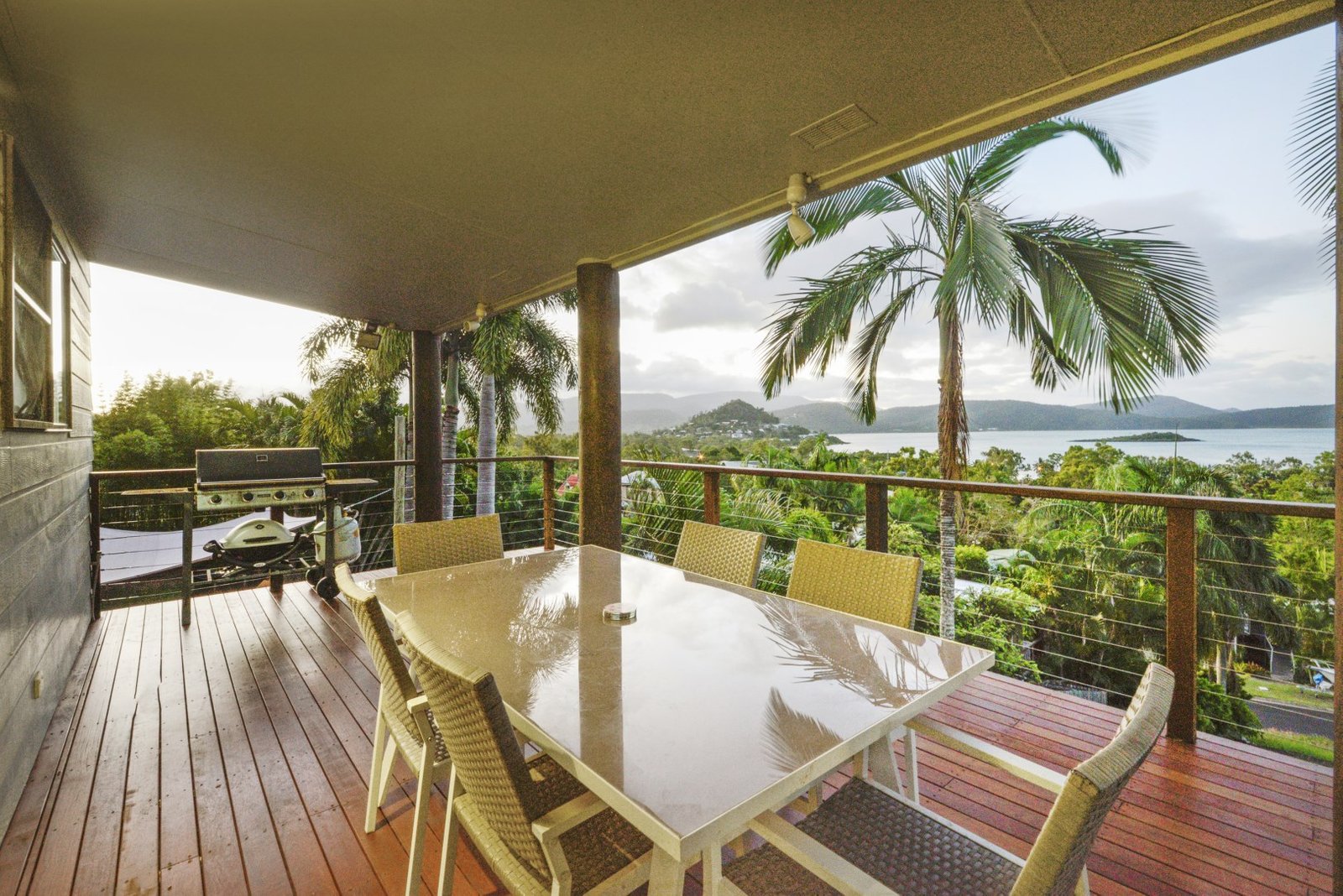 61 Eshelby Drive CANNONVALE 3