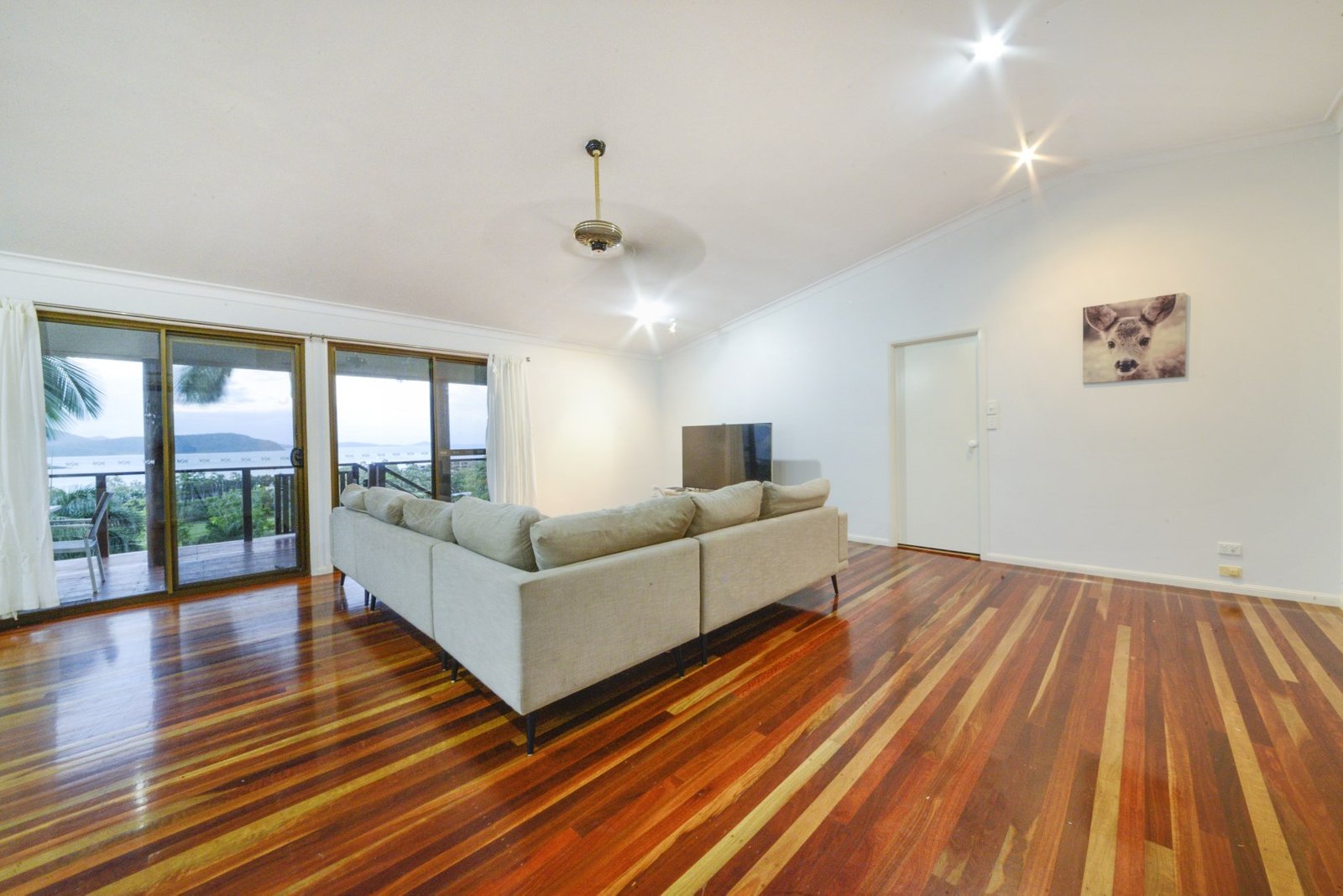 61 Eshelby Drive CANNONVALE 7