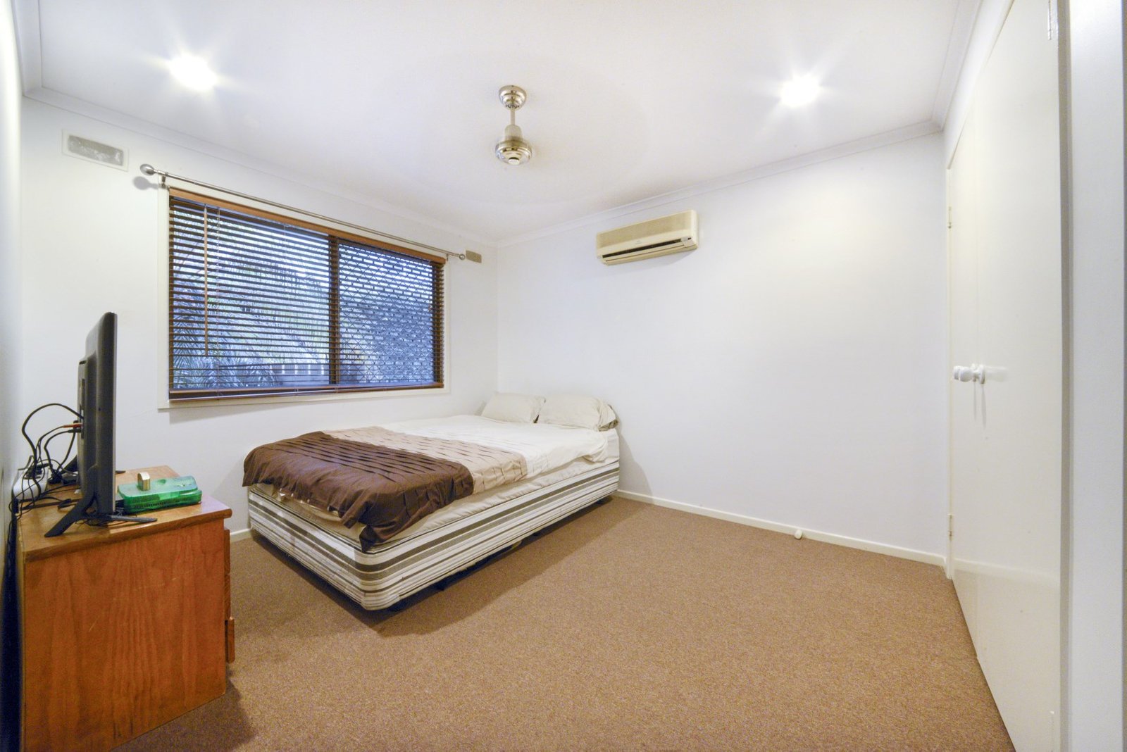 61 Eshelby Drive CANNONVALE 11