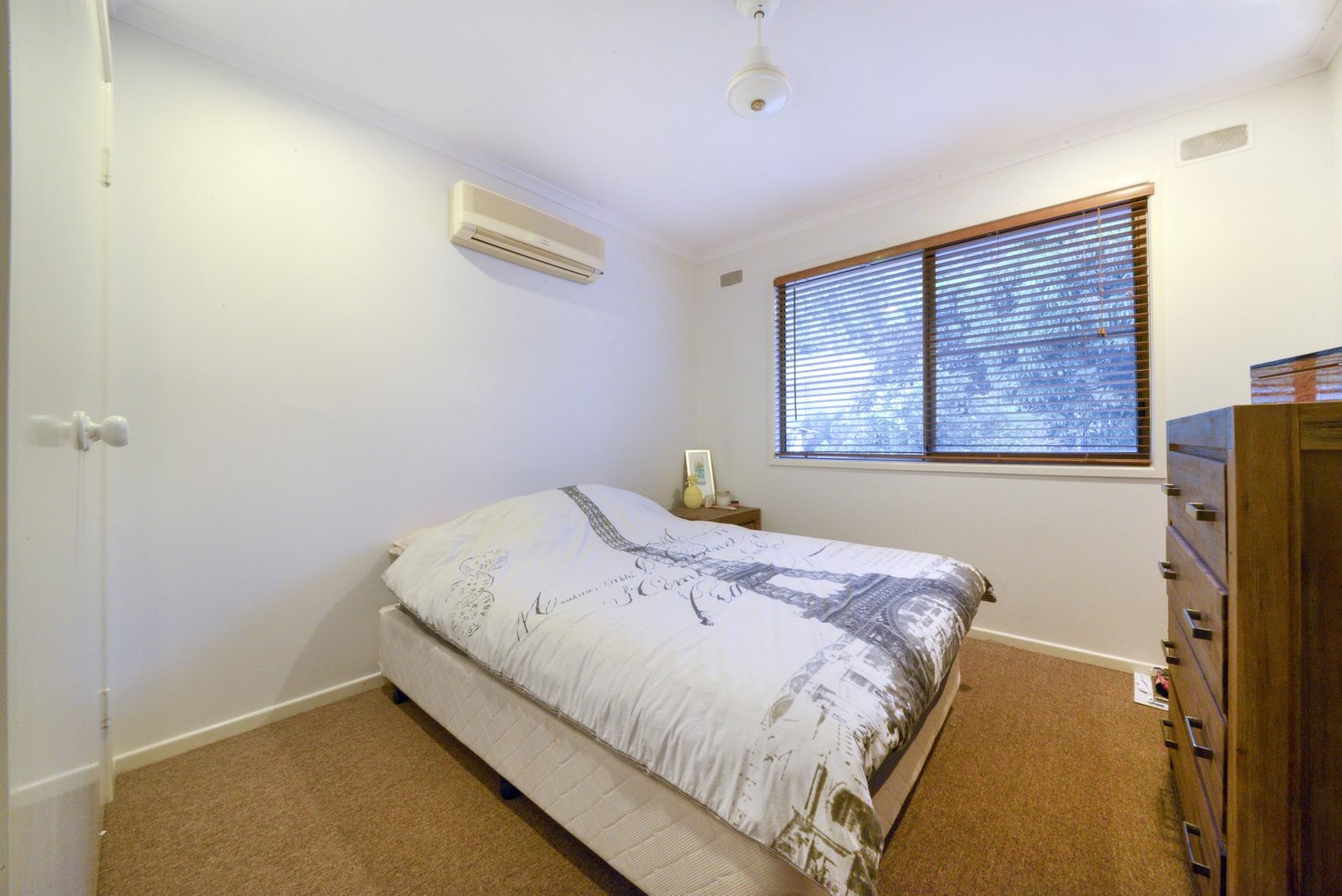 61 Eshelby Drive CANNONVALE 12