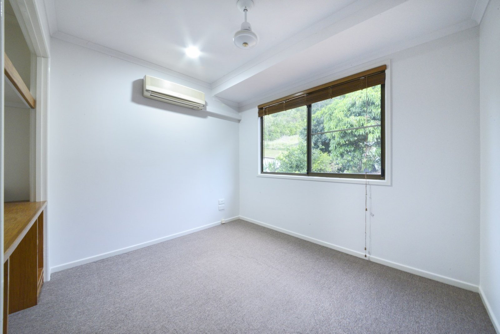 61 Eshelby Drive CANNONVALE 13