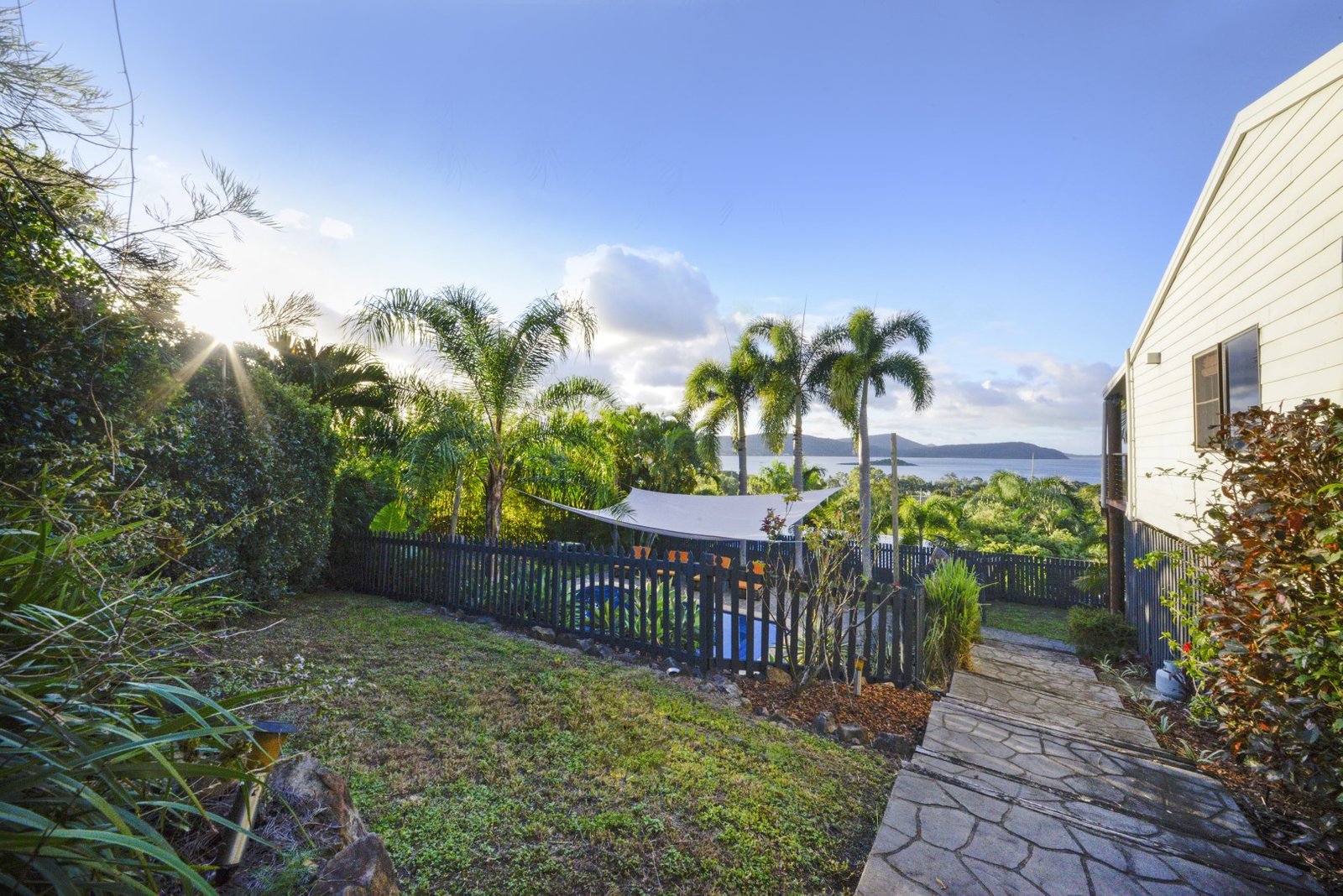 61 Eshelby Drive CANNONVALE 19