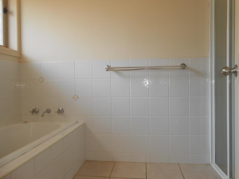 61 Greg Norman Drive TAMWORTH 8