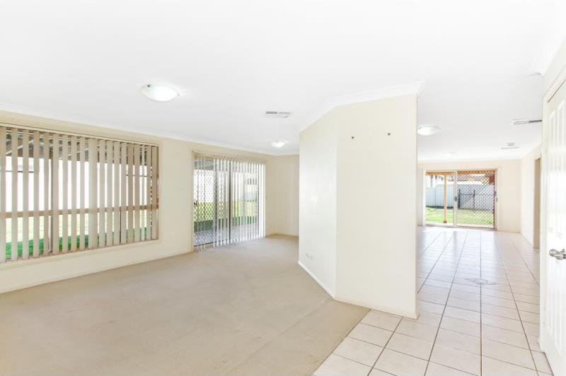 61 Greg Norman Drive TAMWORTH 5