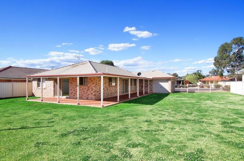 61 Greg Norman Drive TAMWORTH 9