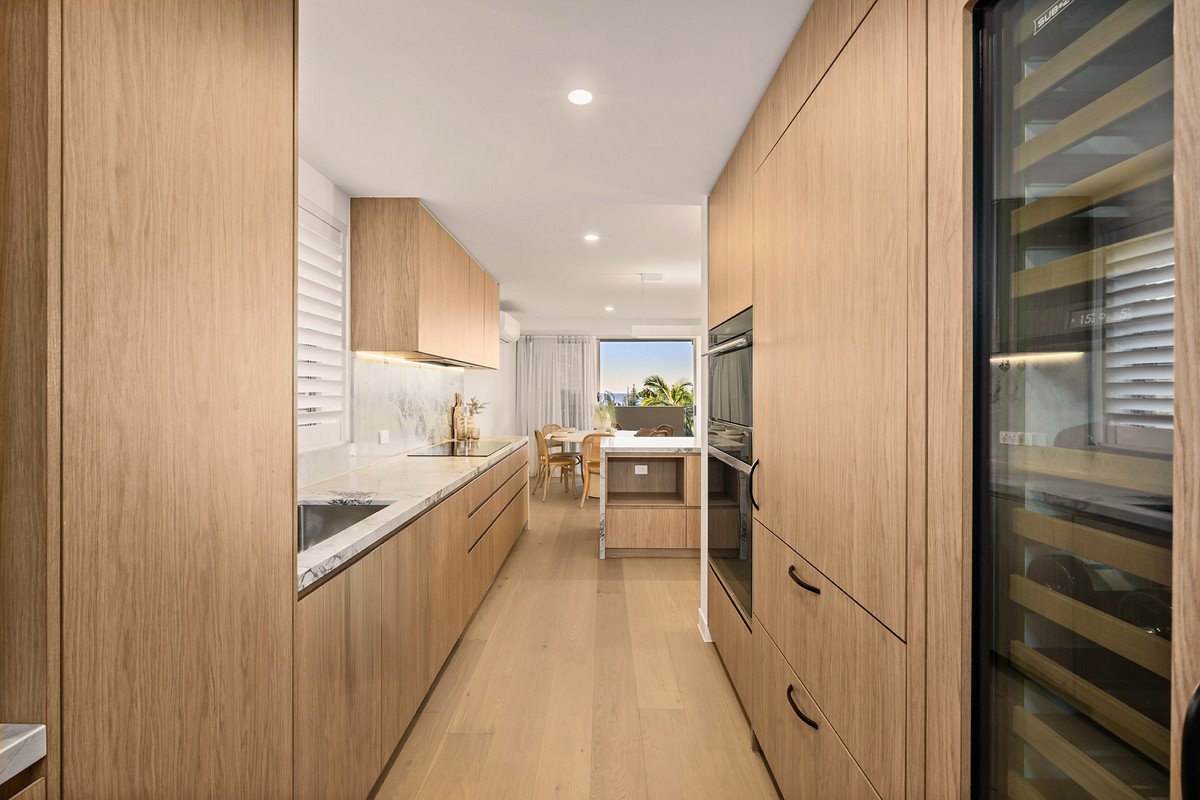 6/1 Hill Avenue Burleigh Heads 2