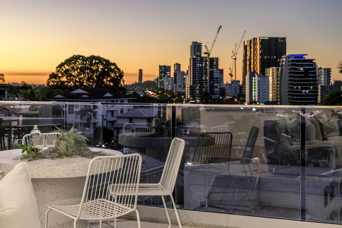 6/1 Hill Avenue Burleigh Heads 8