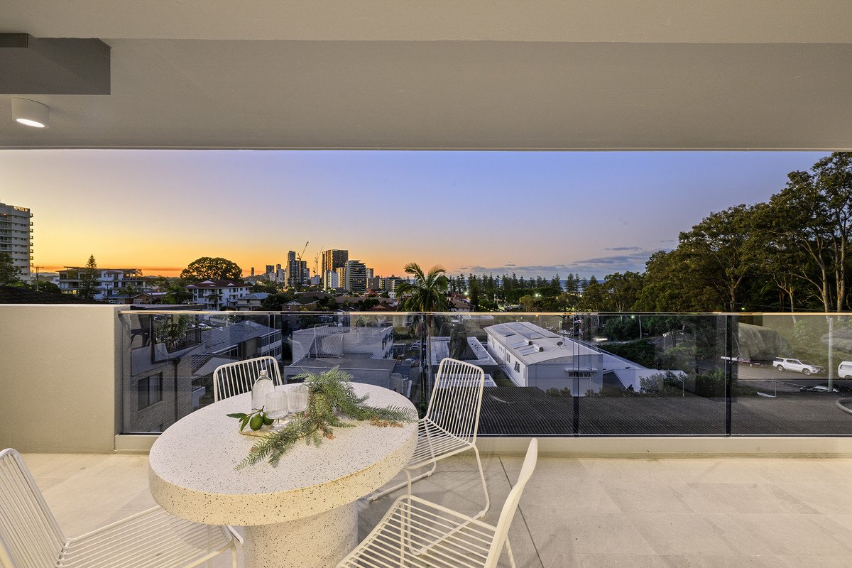 6/1 Hill Avenue Burleigh Heads 25