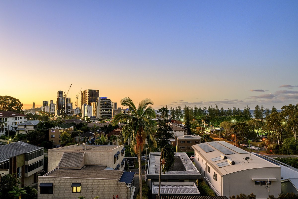 6/1 Hill Avenue Burleigh Heads 26