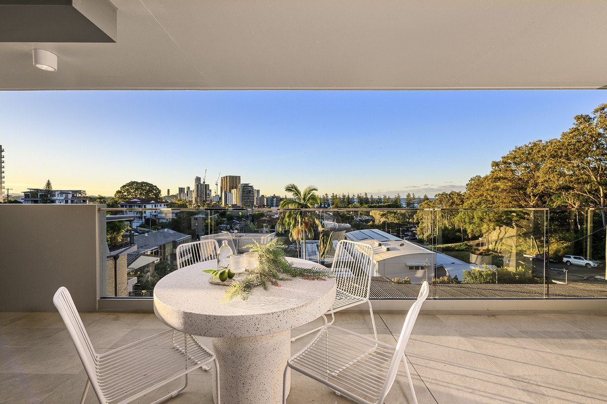 6/1 Hill Avenue Burleigh Heads 27