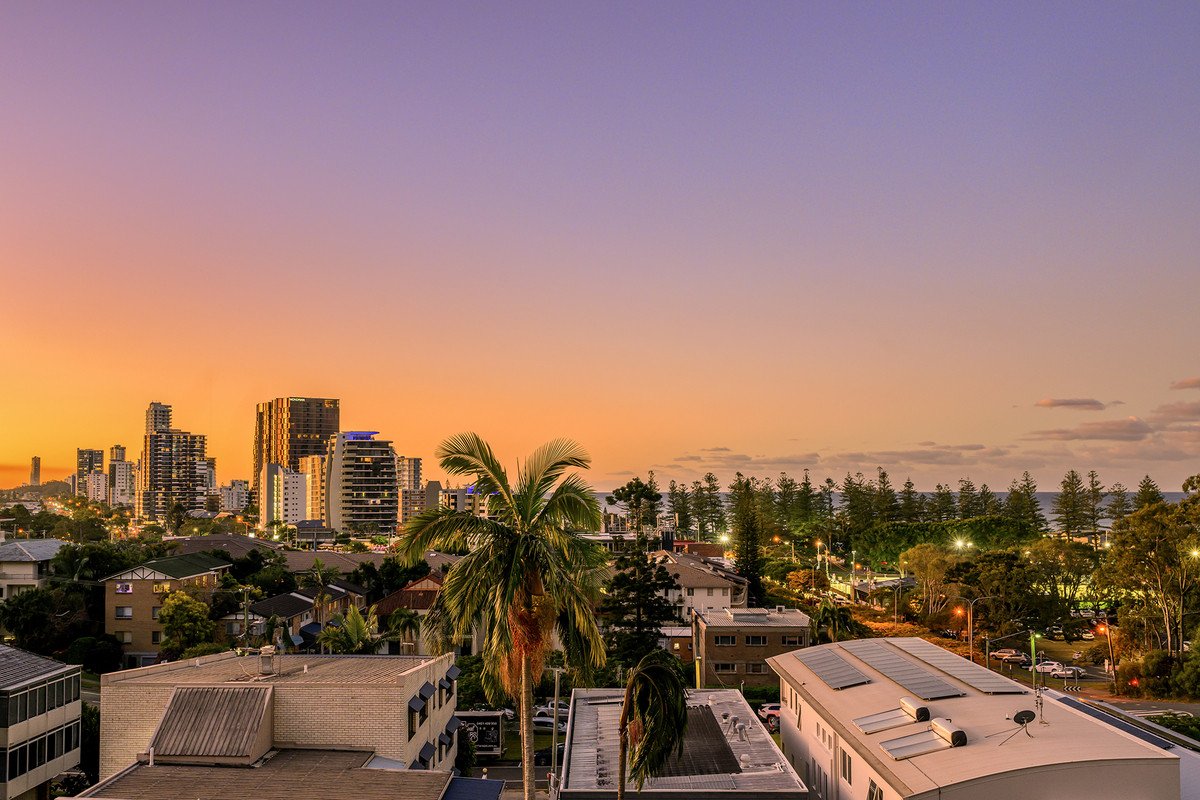 6/1 Hill Avenue Burleigh Heads 34