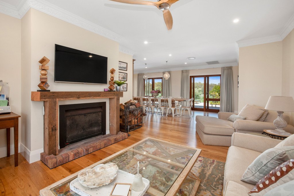 61 Lenaghans Drive BLACK HILL 4