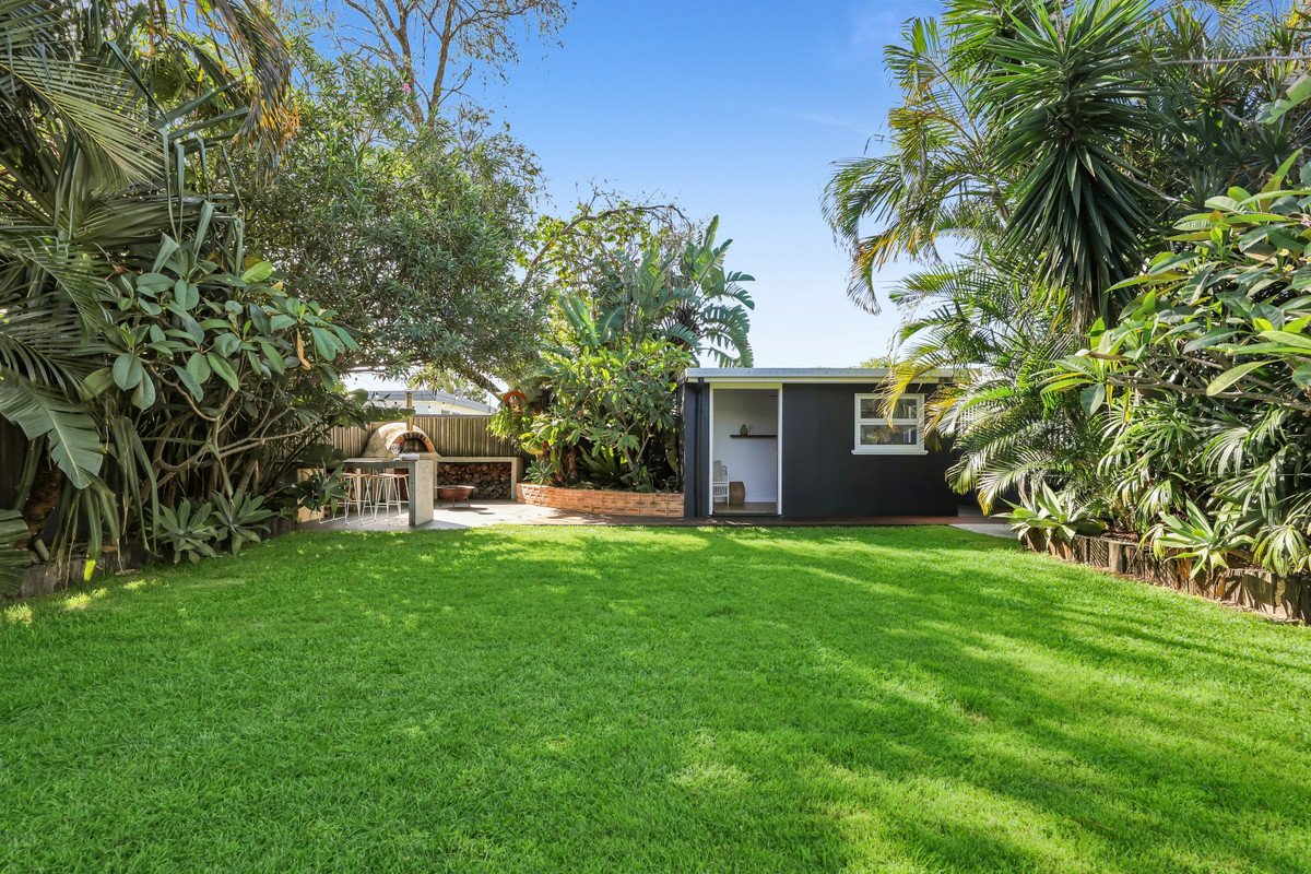 61 Manus Avenue Palm Beach 23