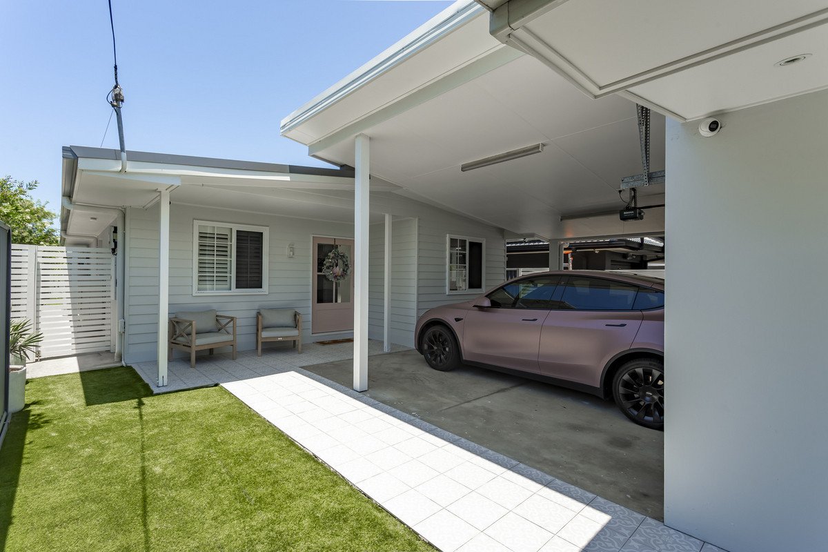 61 Nobby Parade MIAMI 17