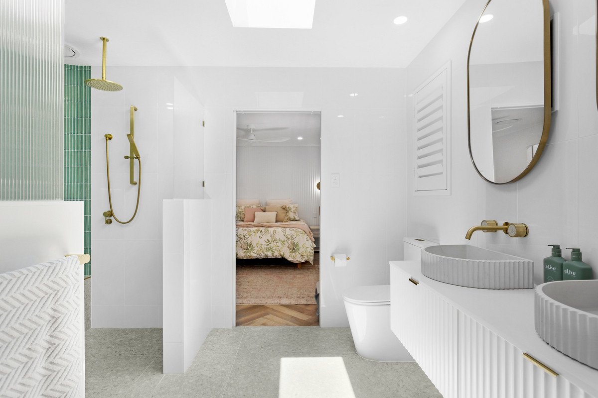 61 Nobby Parade MIAMI 9