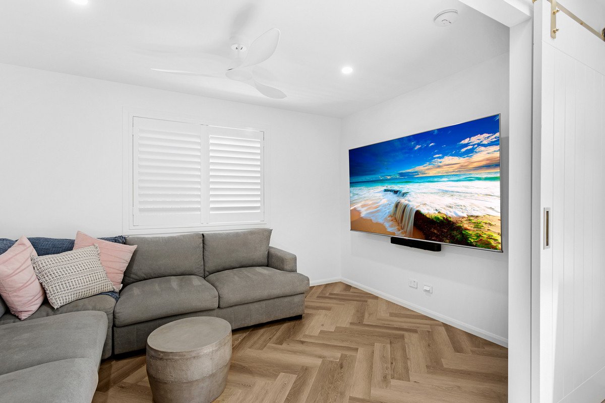 61 Nobby Parade MIAMI 15