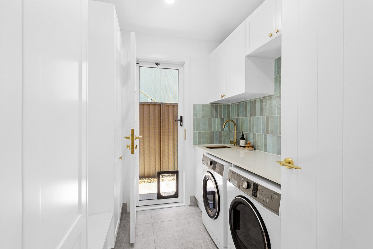 61 Nobby Parade MIAMI 16