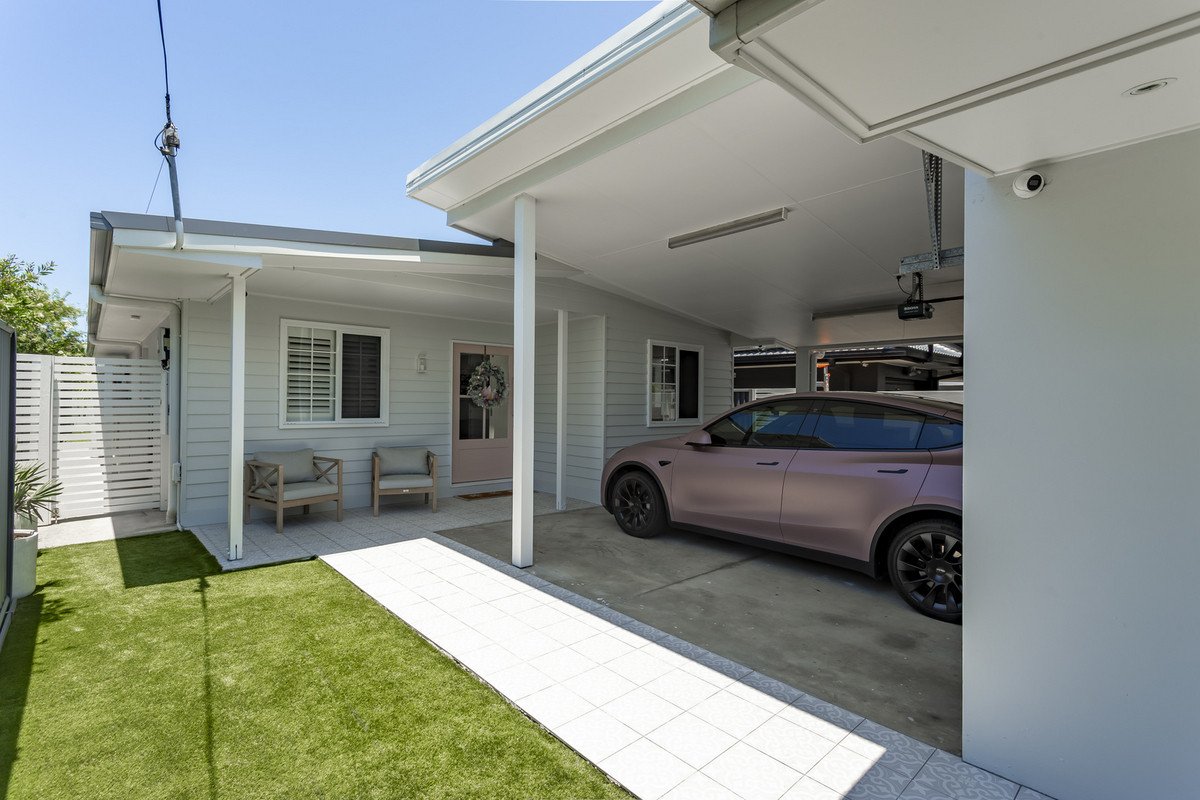 61 Nobby Parade MIAMI 17