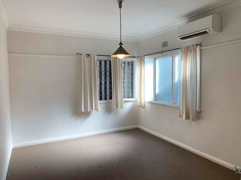 61 Phillip Street TAMWORTH 5