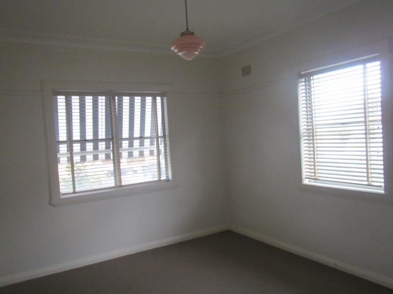 61 Phillip Street TAMWORTH 4