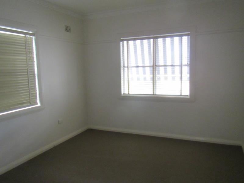 61 Phillip Street TAMWORTH 5
