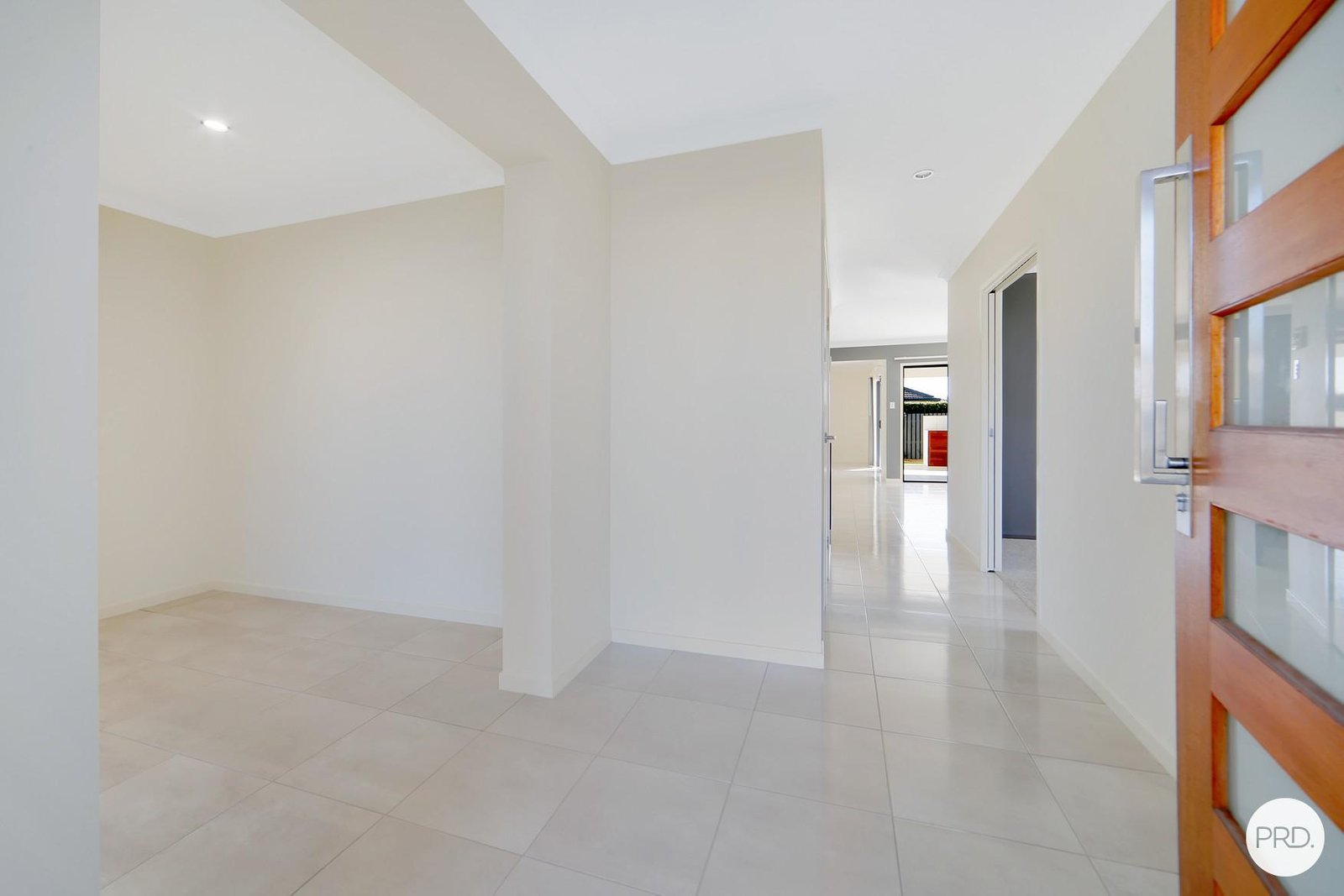 61 Royal Drive KAWUNGAN 6