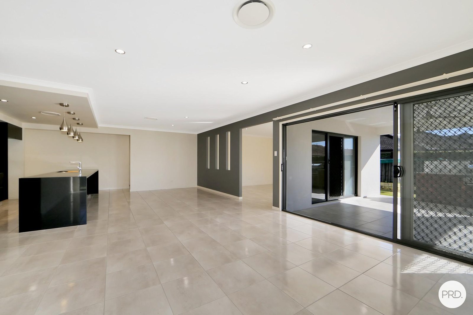 61 Royal Drive KAWUNGAN 9