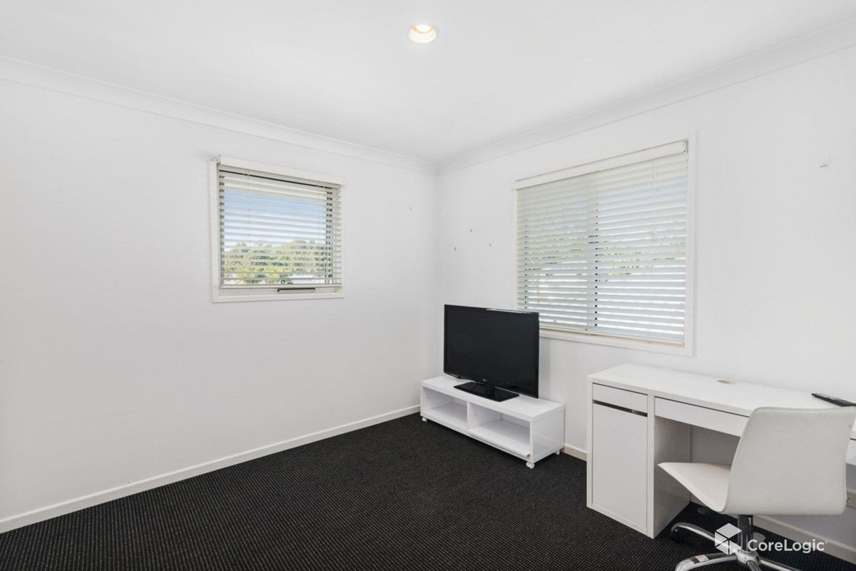 61 Seville Circuit BURLEIGH WATERS 9