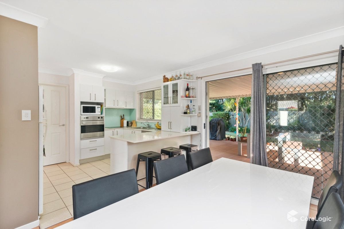 61 Seville Circuit BURLEIGH WATERS 5