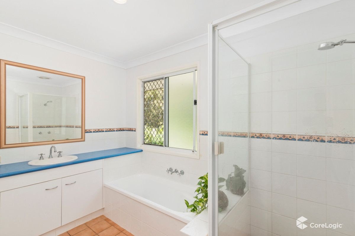 61 Seville Circuit BURLEIGH WATERS 10
