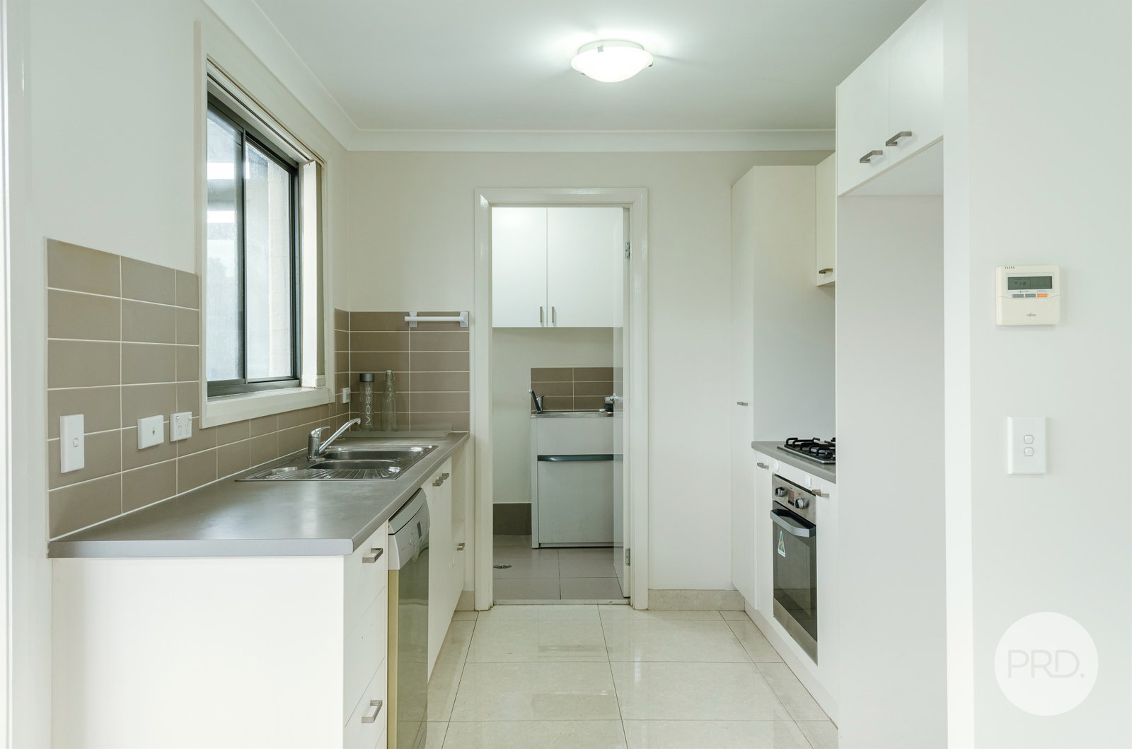 61 sovereign cct  GLENFIELD 4