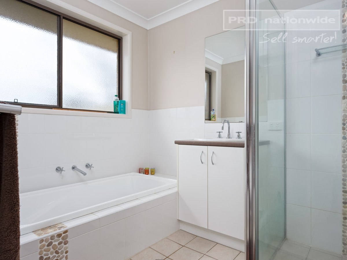 61 Undurra Drive GLENFIELD PARK 8