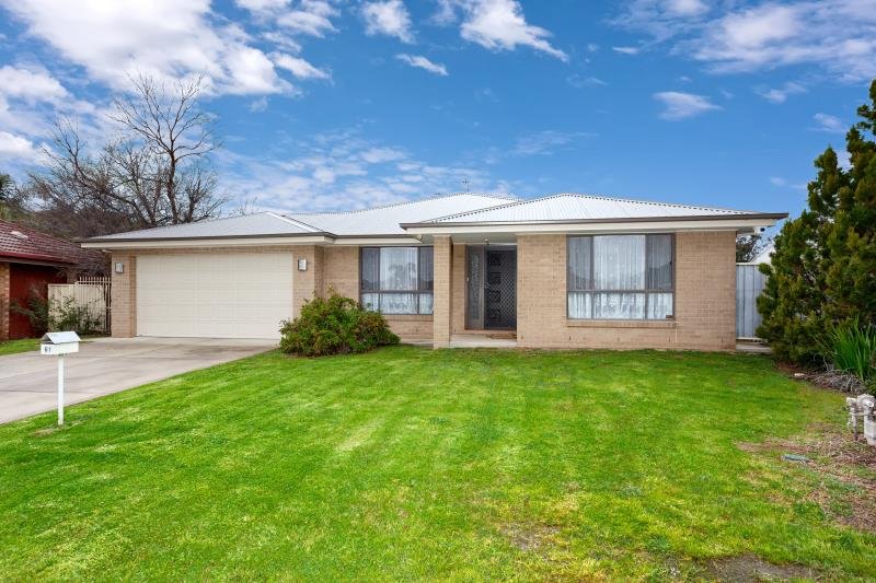 61 Undurra Drive GLENFIELD PARK 1