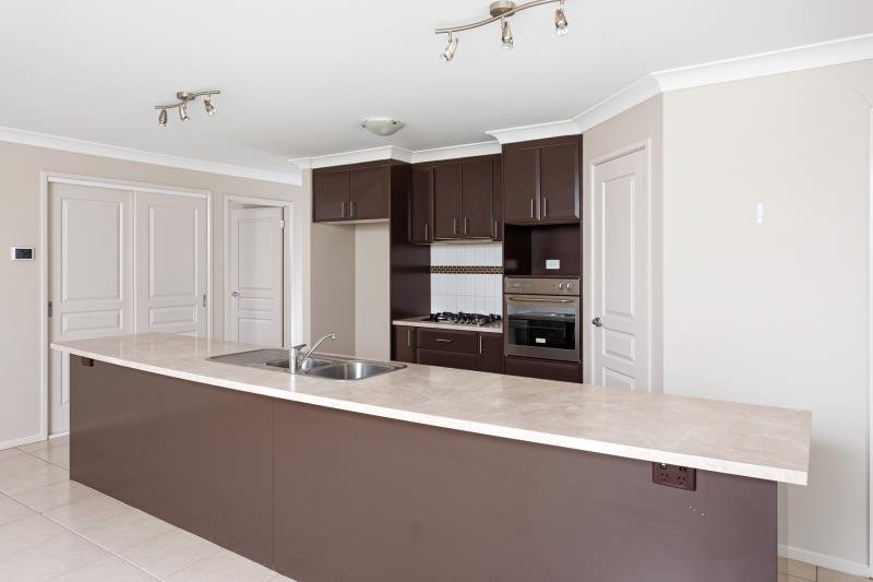 61 Undurra Drive GLENFIELD PARK 5