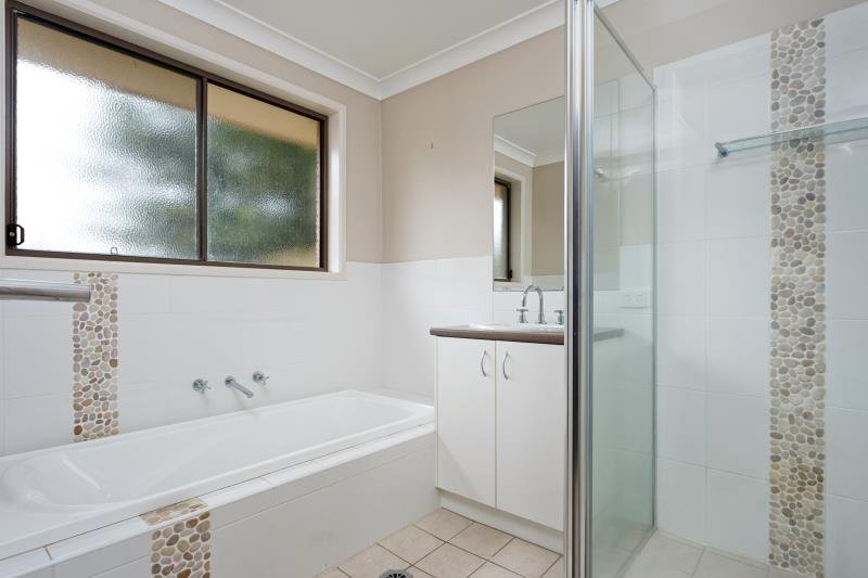 61 Undurra Drive GLENFIELD PARK 6