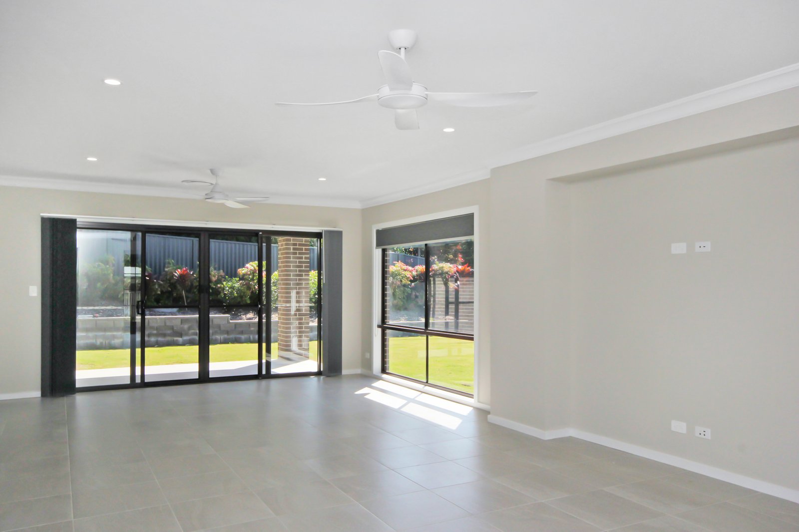 61 Vernon Circuit KEW 2