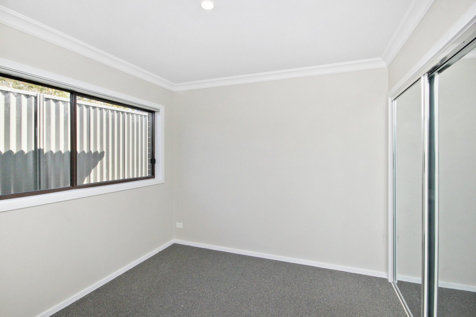 61 Vernon Circuit KEW 8