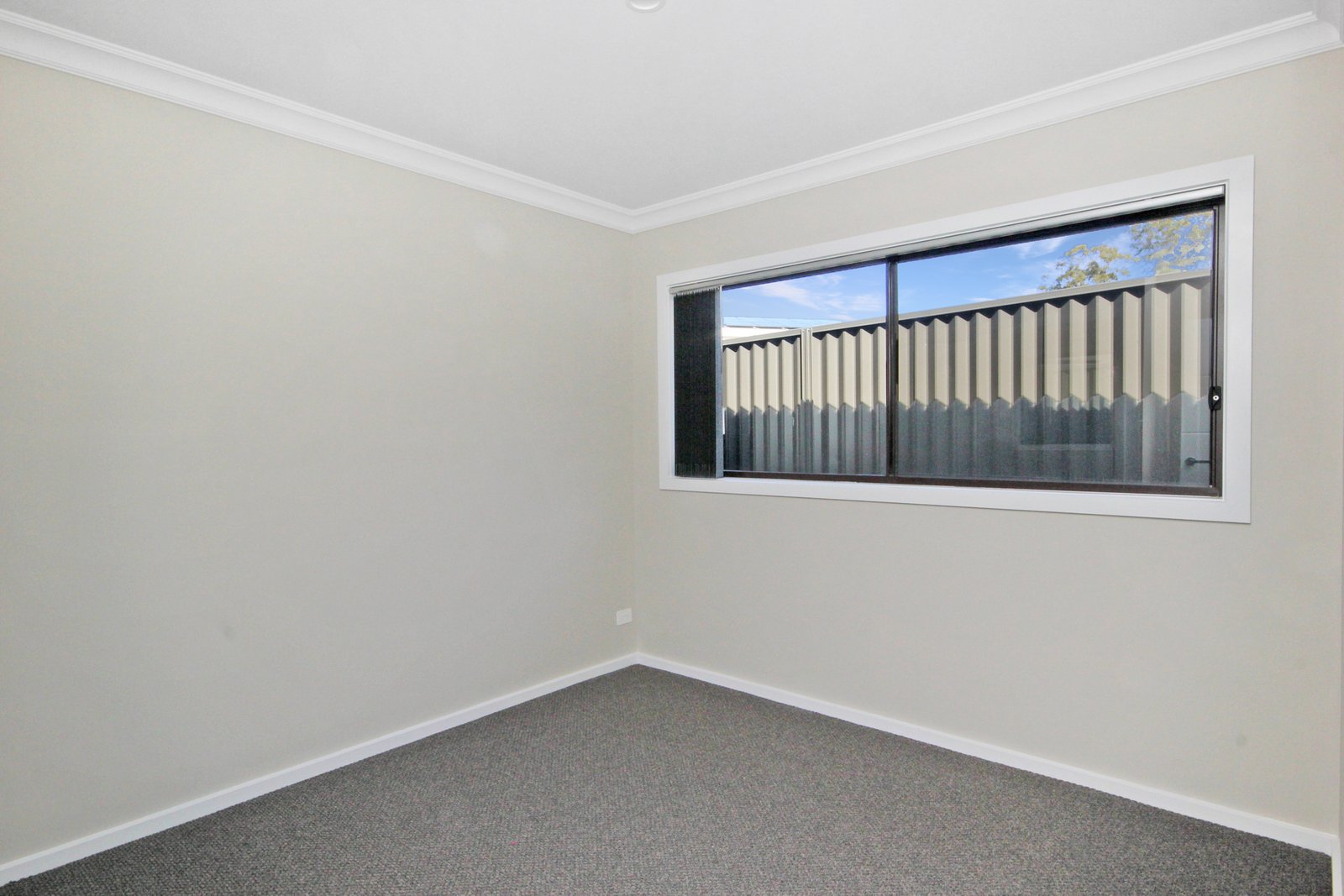 61 Vernon Circuit KEW 9